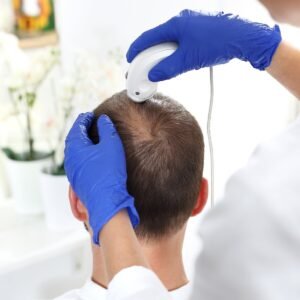 Análisis del cuero cabelludo y cabello, protocolos de trabajos técnicos y cuidados capilares estéticos